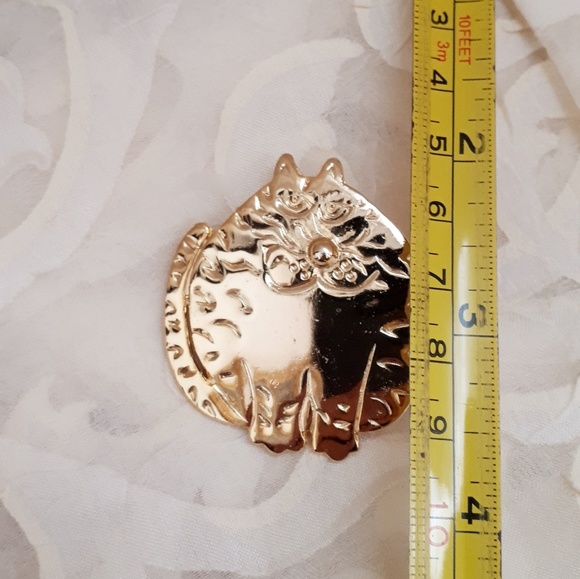 Fabulous gold tone chubby cat pin brooch - Picture 8 of 8